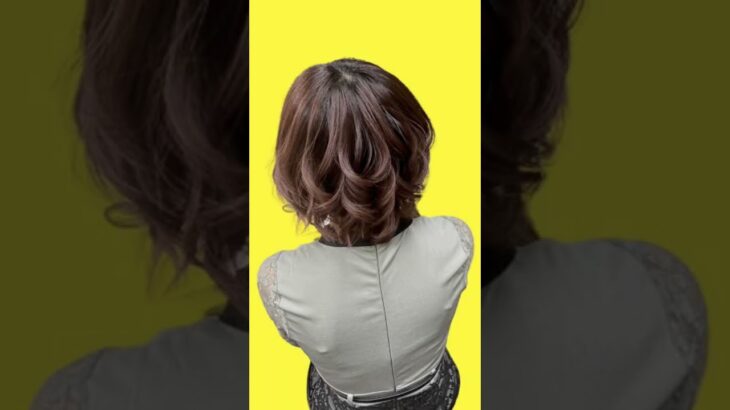 【ショートヘアの巻き髪作り】立体感のあるしっかりコテ巻きはほぐして華やかに！前と後の差