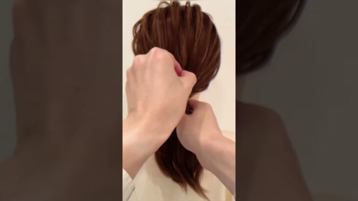 【ミディアムヘアアレンジ】ロープ編みで作る簡単まとめ髪のやり方#shorts